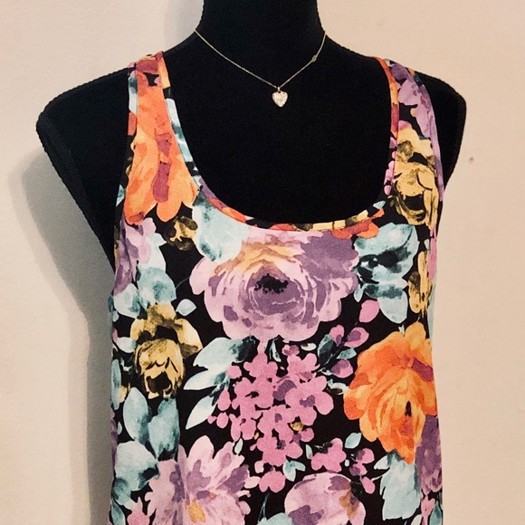 Forever 21 Tops - 📦2/$20 zipper back scoop neck